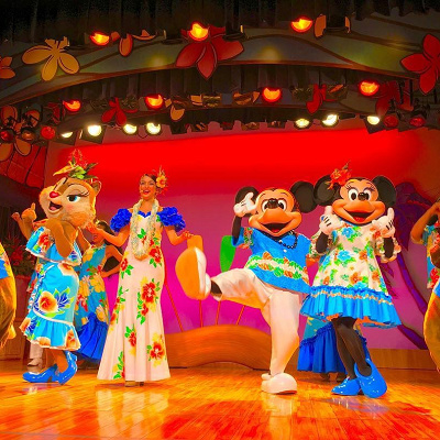 ミッキーのレインボー・ルアウを知ろう