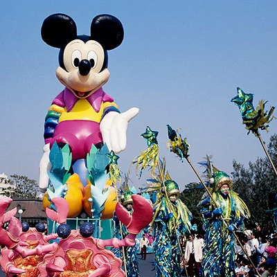 巨大なミッキーバルーン