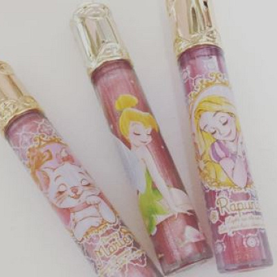 キラキラ輝くリップグロス