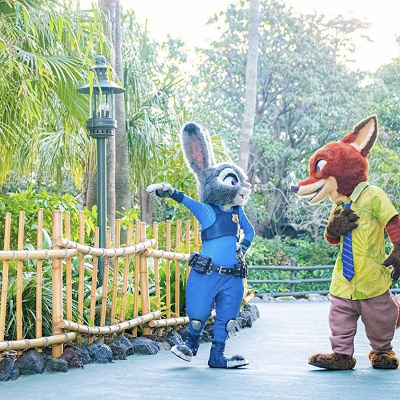 プラザパビリオン・バンドスタンド前グリーティング（ジュディ＆ニック）