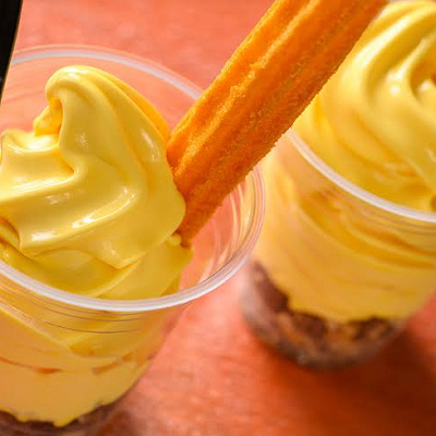 ハロウィンサンデー（パンプキンソフトクリーム＆チュロス）