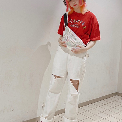 ダメージオーバーオールの原宿系ディズニーコーデ