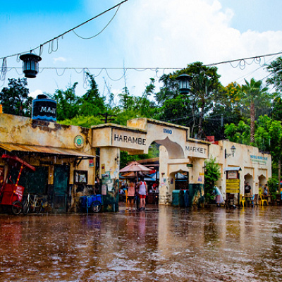 ゲートをくぐると４つのお店が並ぶハランベマーケット