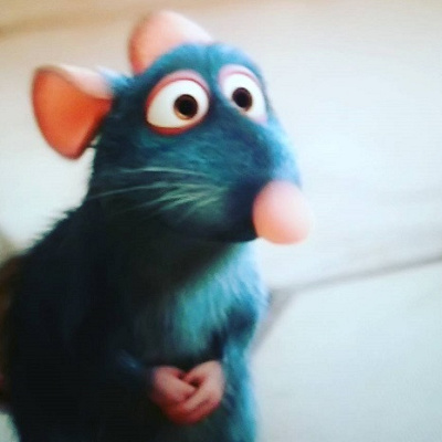 キュッと結んだ両手が愛らしい♡