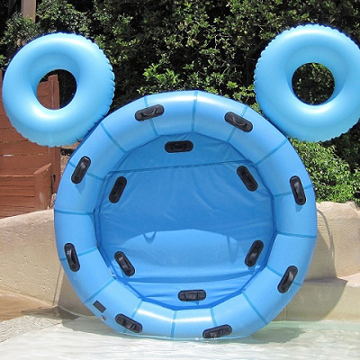 浮輪で作られた隠れミッキー