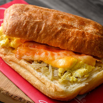 ホットデニッシュサンド（ベーコン、エッグ、チーズ）