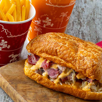 ホットデニッシュサンド（パストラミビーフ＆チーズ）