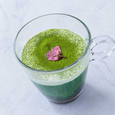 ホット抹茶カクテル（抹茶リキュール＆ホイップ）