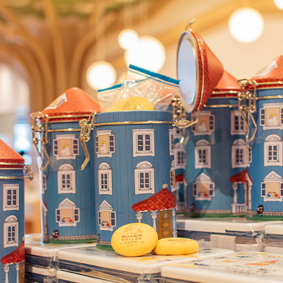 ハウス型キャニスター缶チョコインクッキー／ムーミンバレーパークグッズ