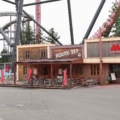 叫び疲れた時は近くのショップで休憩しましょう