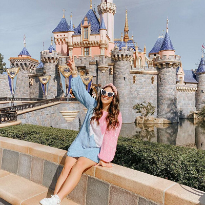 眠れる森の美女の城前