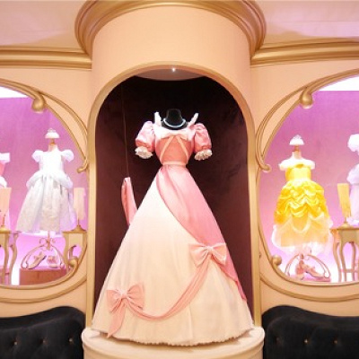 真ん中には映画に登場するシンデレラのドレスが♡