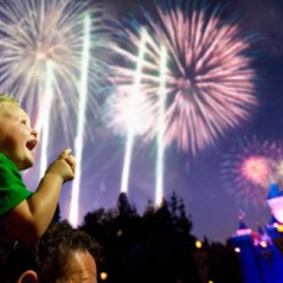 カリフォルニアディズニーで公演されている夜のショーを紹介！