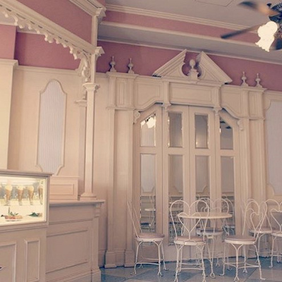 シンプルなかわいさで、女の子が憧れるような空間ですね♡