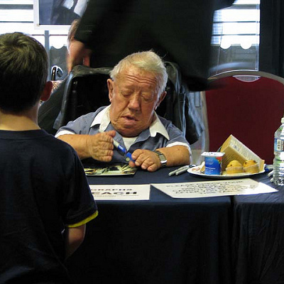 112cmの身長を活かしてR2を演じ切ったケニー・ベイカー