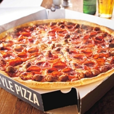 「ルイズ・N.Y. ピザパーラー」ホールピッツァ