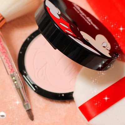 ミニーちゃんのモチーフ付きメイクブラシ★