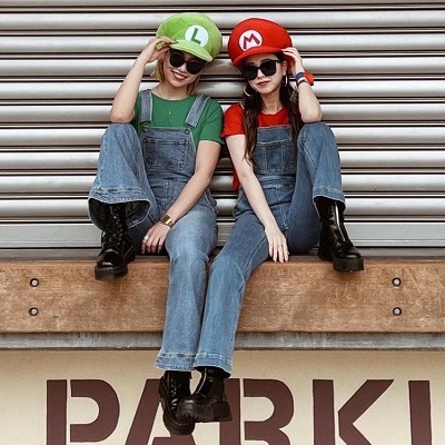 帽子×デニムオーバーオールのマリオ＆ルイージコーデ