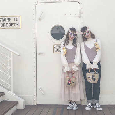 トップスをそろえて統一感♪新旧グッズミックスコーデ