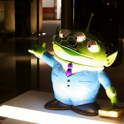 もしかしたらこんなサラリーマン・エイリアンがどこかにいるかもしれません…