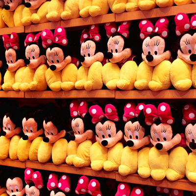 ミッキーとミニーのぬいぐるみ