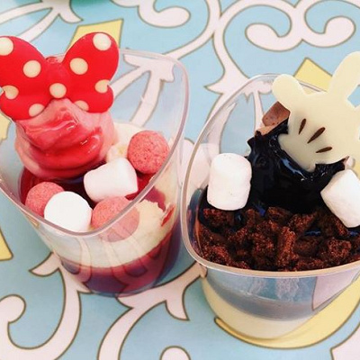 ミッキーマウス・ヴェリーヌ（右）