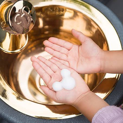 ハンドウォッシングエリアのミッキーシェイプの泡