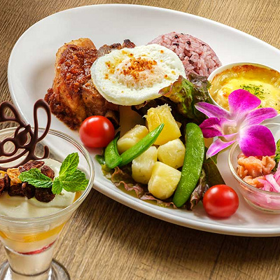 「ミッキーのレインボー・ルアウ」メニュー