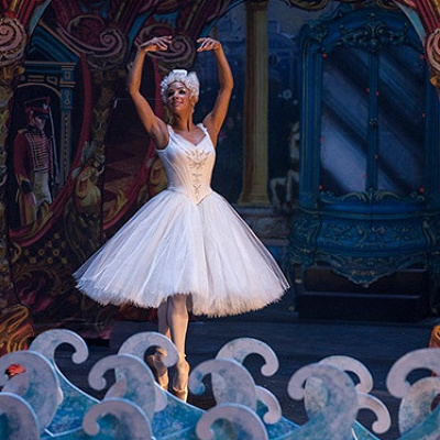 優雅なバレリーナを演じるミスティ・コープランド