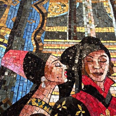 ピアスをした女性の壁画