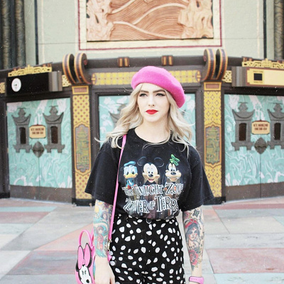 ネオンカラー×ブラックコーデ