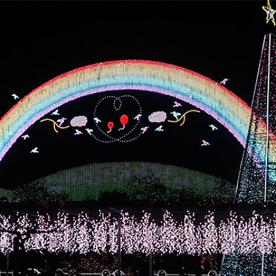 夜のイルミネーション「未来への架け橋・レインボーマジック」