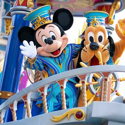 お盆休みディズニー：パレードやショーを楽しむ