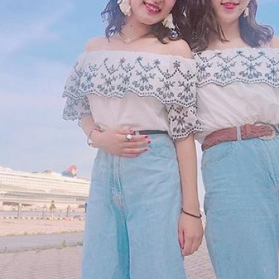 オフショルダーブラウス