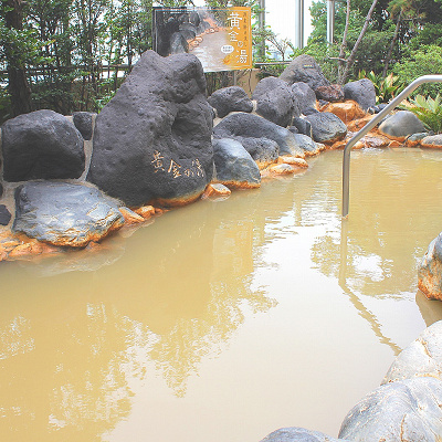 源泉かけ流しの露天風呂（男性）