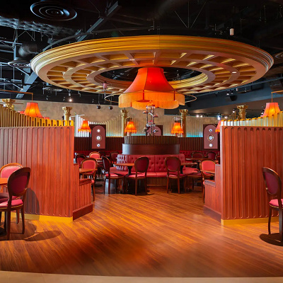 アンブリッジ教授のアフタヌーンティー：バックロットカフェの様子