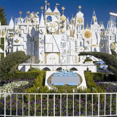 真っ白なイッツアスモールワールド