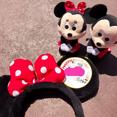 耳にお誕生日シールを貼ろう！