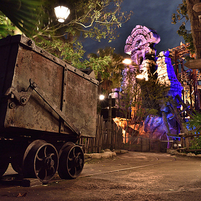 神秘的な夜のレイジング・スピリッツ