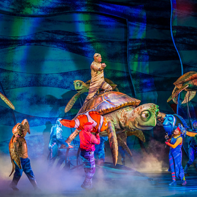 映画の世界観をミュージカルで再現