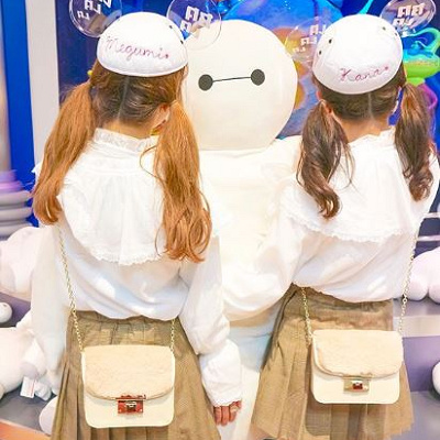 フリルブラウス