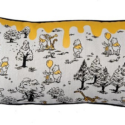 素朴で可愛いプーさんのクッション