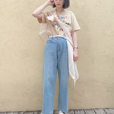 シアー素材シャツの透け感ディズニーコーデ