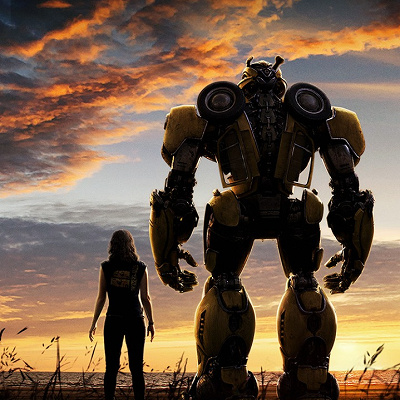 映画『バンブルビー』主人公2人のシルエット