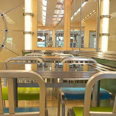 広々とした店内