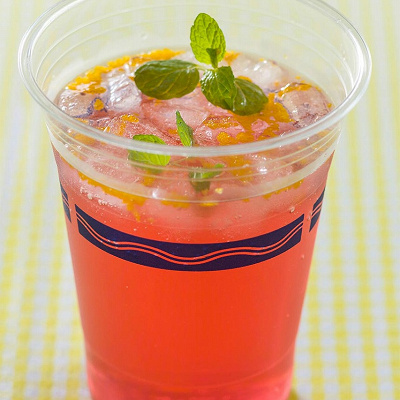 スパークリングカクテルクラウンベリー&ライム