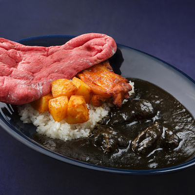 スペシャルビーフカリー、タンドリーチキン添え（カスバフードコート）