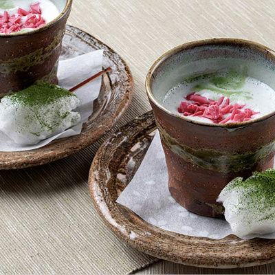 スペシャルホットドリンク（抹茶＆ミルク）