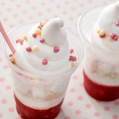 スペシャルサンデー（ストロベリー＆チーズホイップ）