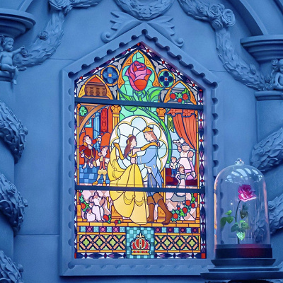 ステンドグラスと魔法のバラ